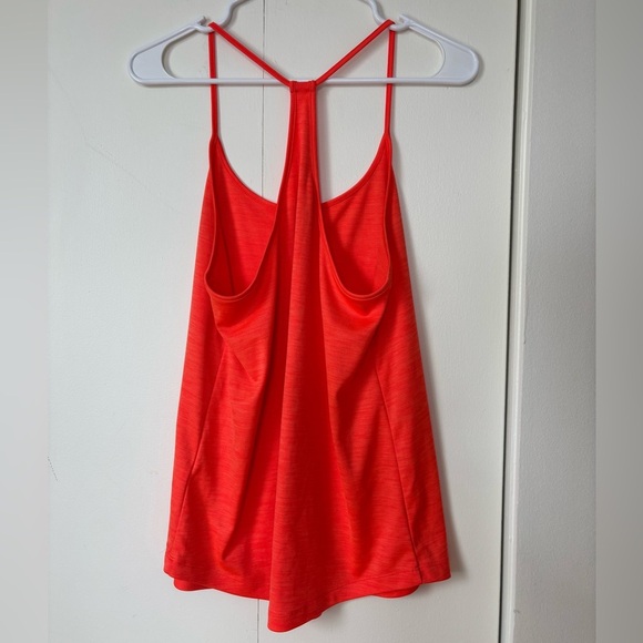 🎉4/30$🎉  Under Armour Bright Coral Active Tank - Medium - Picture 4 of 4